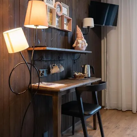 Santa's Aurora & Igloos Otel