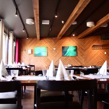 Santa's Aurora & Igloos فندق