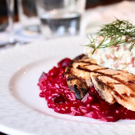 Santa's Aurora & Igloos 4*