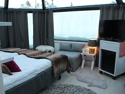 Santa's Aurora & Igloos 호텔 4*