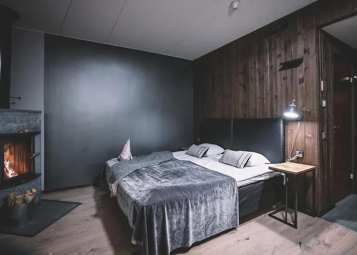 Santa's Aurora & Igloos