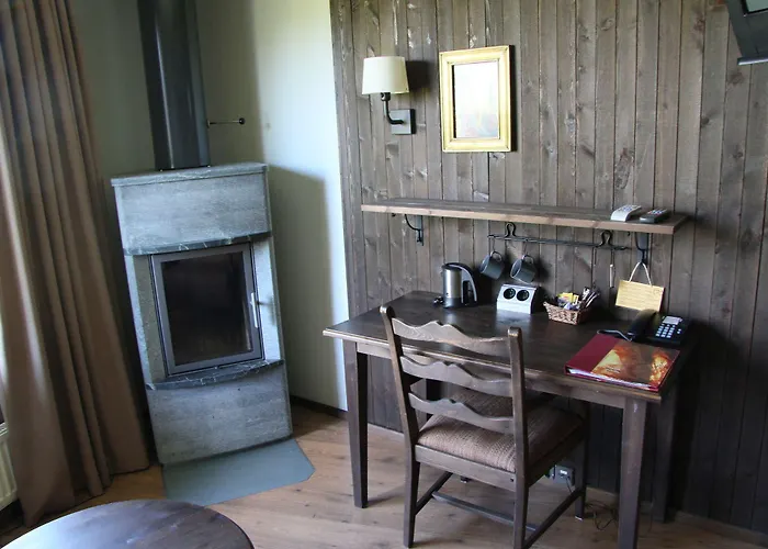 Santa's Aurora & Igloos Hotell 4*