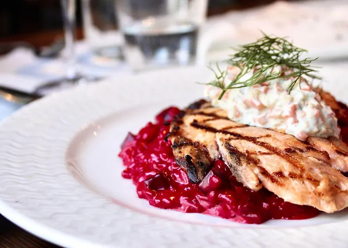 Santa's Aurora & Igloos 4*