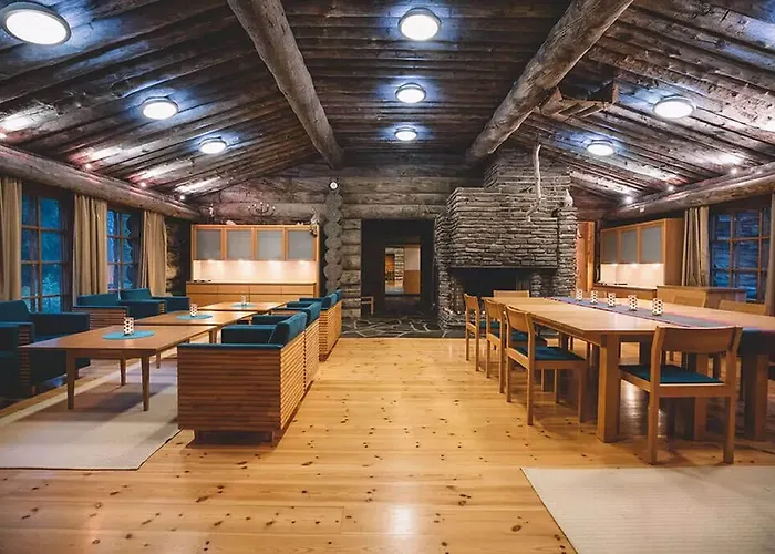 Santa's Aurora & Igloos 4*