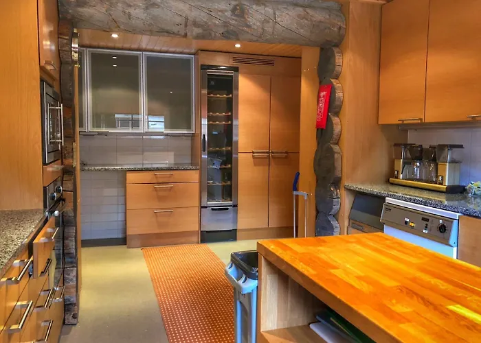 Santa's Aurora & Igloos